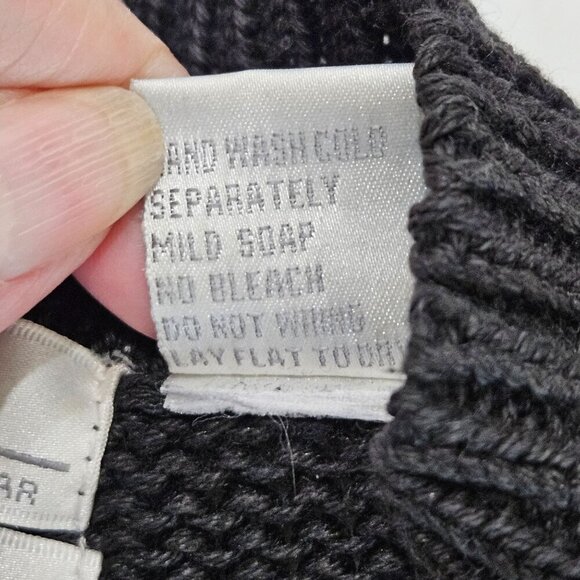 Le Moda Small Vintage Fleur-de-lis Y2K Hand Loomed & Embroidered Black Sweater - Picture 9 of 9